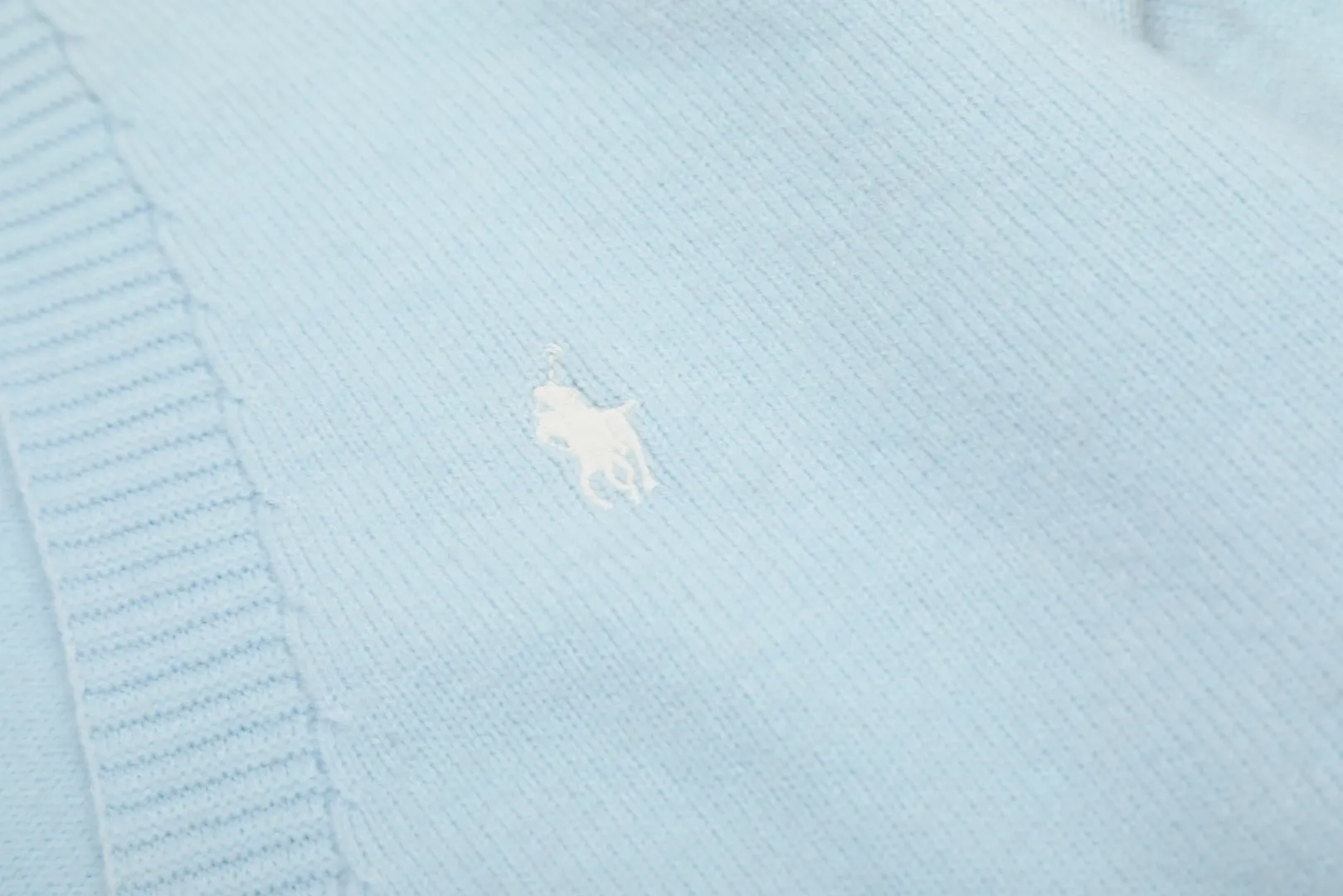 P220 Top quality" Style number: DS016# [Ralph Lauren V-neck solid color pony embroidered logo wool velvet knitted shawl cardigan] ✅Ralph Lauren Lazy‌oversize style basic classic versatile ten-color shawl cardigan ✅Main supplier platform live broadcast Wholesale entities Out of stock will be replenished Not off the shelf ✅ZP quality 1:1 version Can scan the code to enter the GF website Counter quality ✅Details and quality are the only one in Guangzhou. Light luxury wool. Focus on high-end. Cost-effective. Needless to say good quality. ✅Restore the original version. Can wear 190 pounds. Loose, comfortable and stress-free. ✅Loose upper body, oversize and lazy style. Must-have style for goddess ootd. ✅Good-looking clothes are never picky. Recommended for goddess wardrobe. Taro Purple, Light Khaki, Chinese Red, Anchor Red